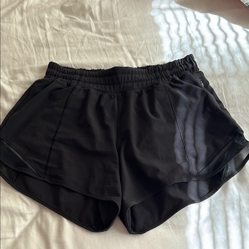 Lululemon Black Hotty Hot Low Rise 4”